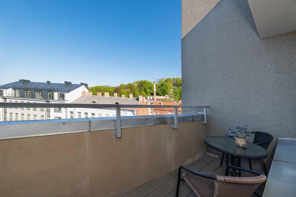 Central 2 Bd Apartment By Hostlovers カウナス エクステリア 写真