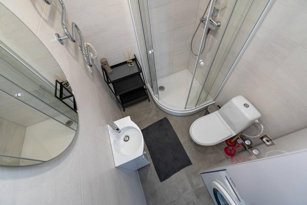 Central 2 Bd Apartment By Hostlovers カウナス エクステリア 写真
