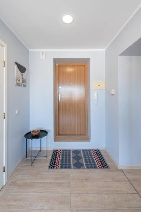 Central 2 Bd Apartment By Hostlovers カウナス エクステリア 写真