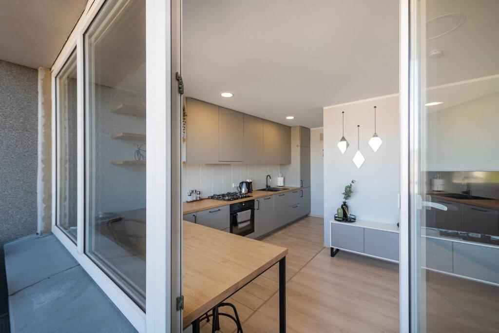 Central 2 Bd Apartment By Hostlovers カウナス エクステリア 写真