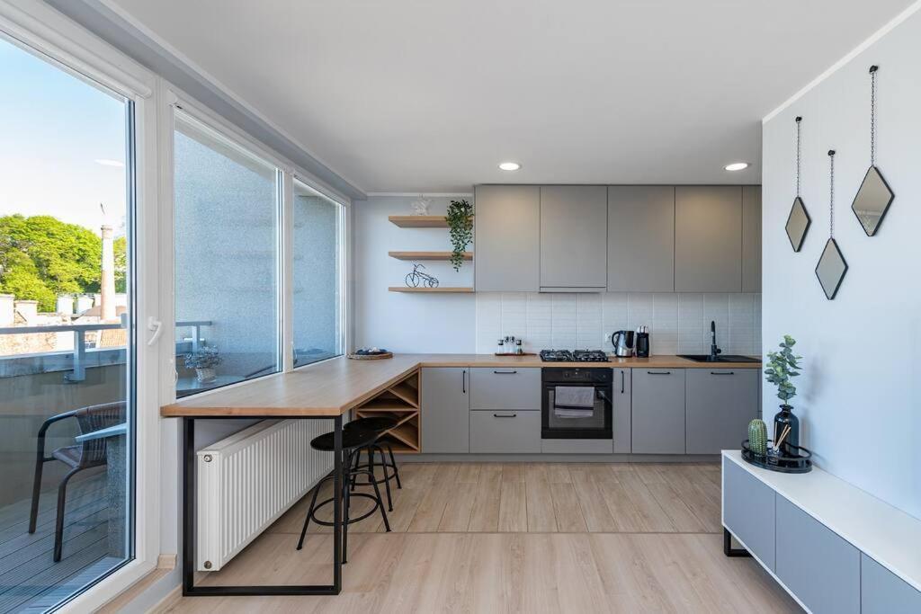 Central 2 Bd Apartment By Hostlovers カウナス エクステリア 写真